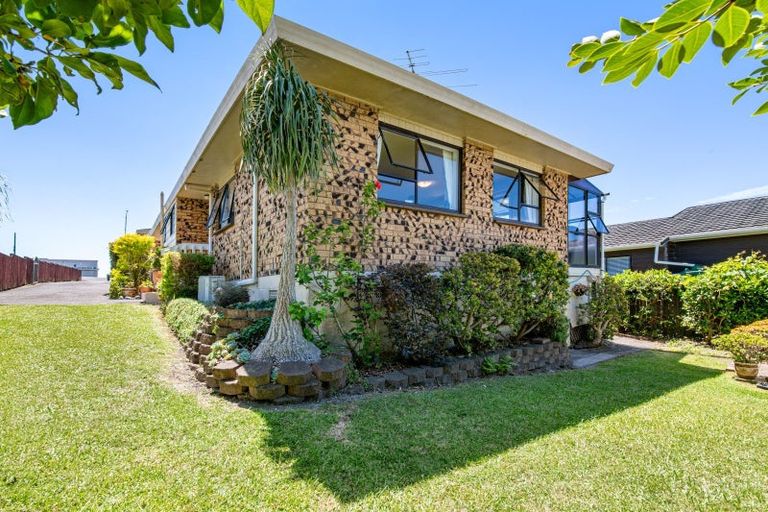 Photo of property in 1/213 Hibiscus Coast Highway, Red Beach, 0932