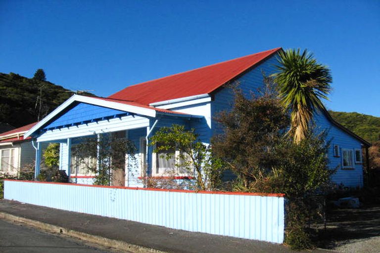 Photo of property in 8-10 Threadneedle Street, Greymouth, 7805