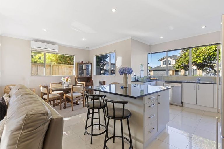 Photo of property in 76 Baverstock Road, Flat Bush, Auckland, 2016