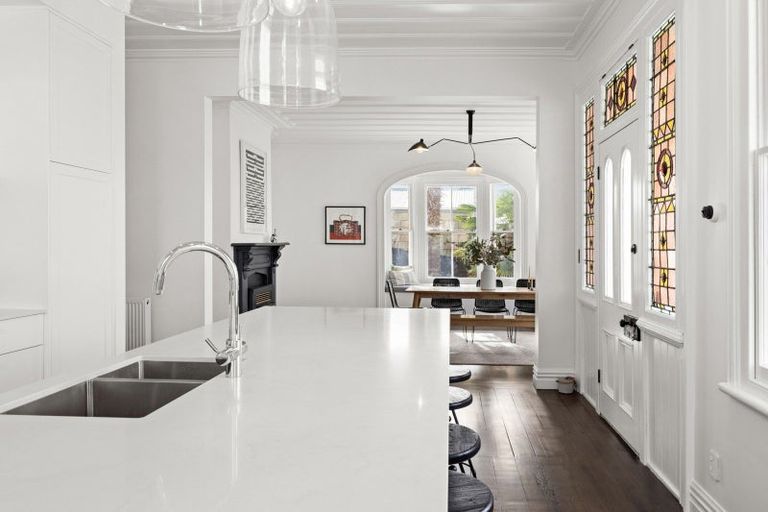 Photo of property in 15 Sealy Road, Bluff Hill, Napier, 4110