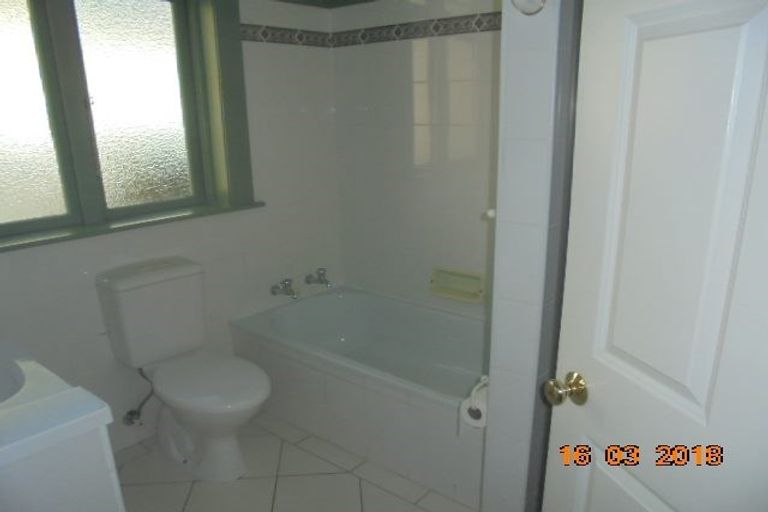 Photo of property in 14 Saint Albans Grove, Woburn, Lower Hutt, 5010