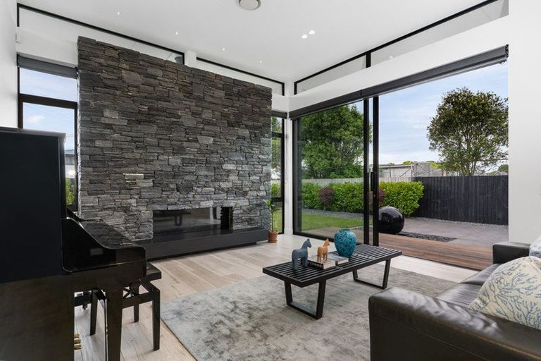 Photo of property in 49 Saint Andrews Square, Strowan, Christchurch, 8052