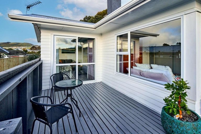 Photo of property in 3 Catherine Crescent, Paparangi, Wellington, 6037