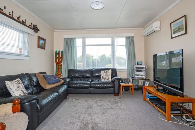 Photo of property in 1 Cameron Street, Waimate, 7924