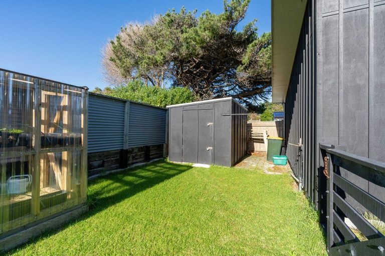 Photo of property in 6 Kent Avenue, Waitarere Beach, Levin, 5510