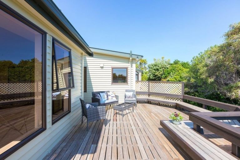 Photo of property in 124 Motuhara Road, Plimmerton, Porirua, 5026