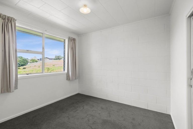 Photo of property in 8a Hood Place, Spotswood, New Plymouth, 4310