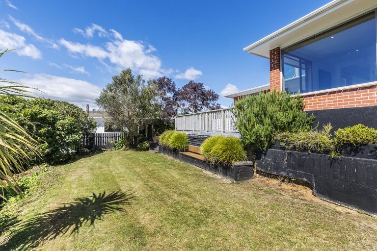 Photo of property in 18 Kapekape Place, Pukerua Bay, 5026