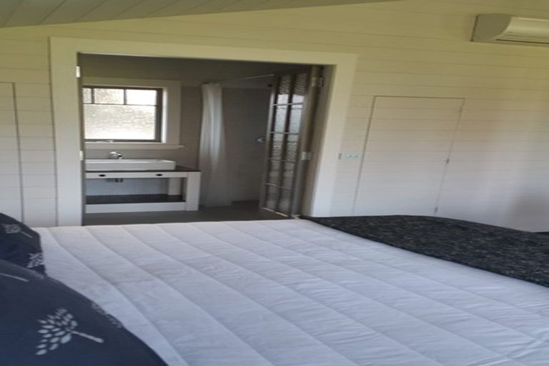 Photo of property in 20 Seabreeze Road, Narrow Neck, Auckland, 0624