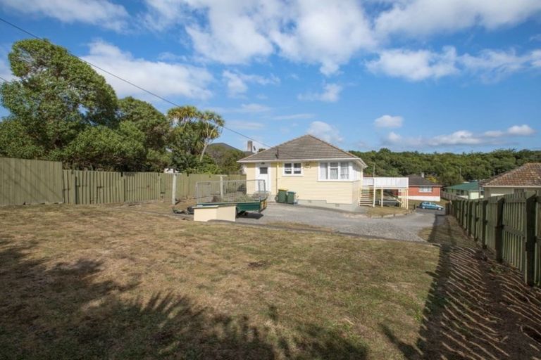Photo of property in 10 Maher Place, Ranui, Porirua, 5024