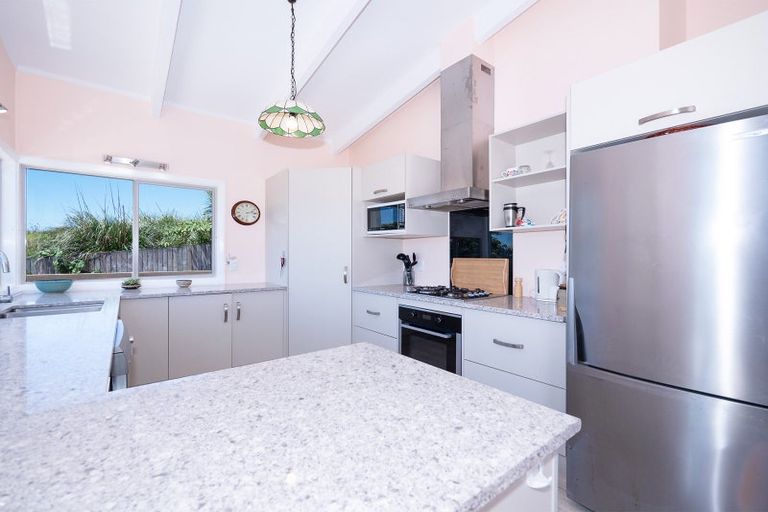 Photo of property in 20 Stratford Drive, Cable Bay, 0420