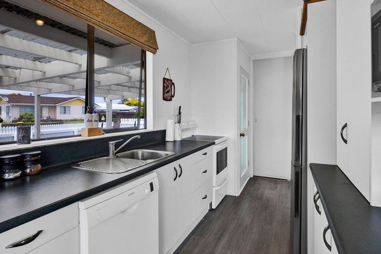 Photo of property in 13 Manuka Place, Hawera, 4610