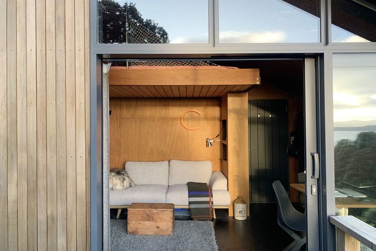 Photo of property in 21 Kaitawa Road, York Bay, Lower Hutt, 5013