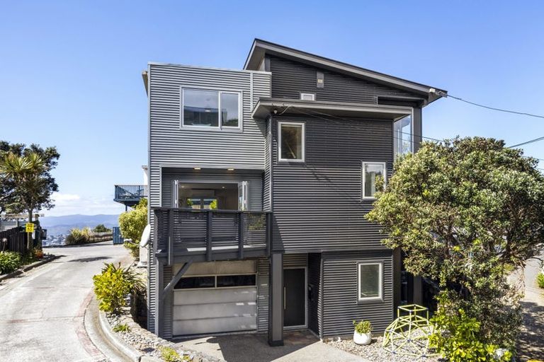 Photo of property in 75 Houghton Bay Road, Houghton Bay, Wellington, 6023