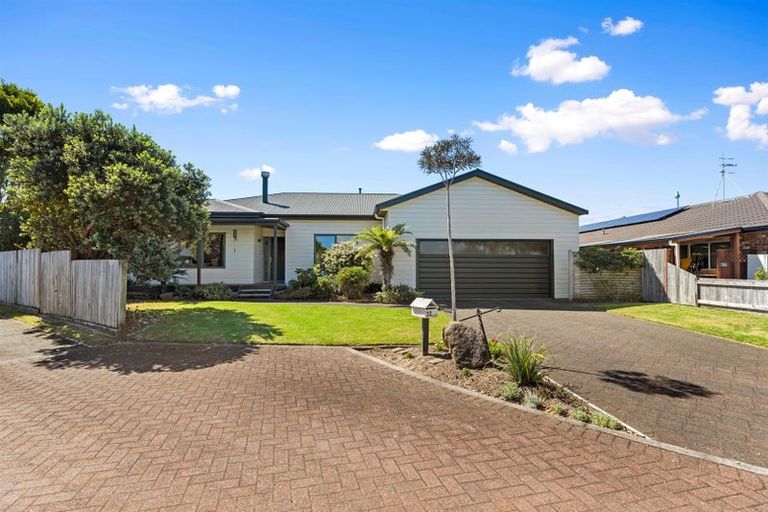 Photo of property in 32 Maesbury Close, Papamoa Beach, Papamoa, 3118