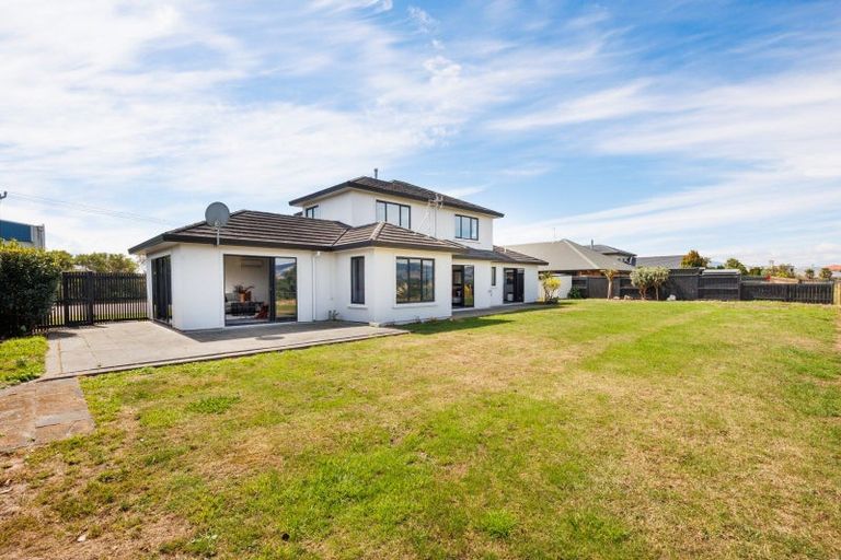 Photo of property in 69 Royal Oak Drive, Kelvin Grove, Palmerston North, 4414