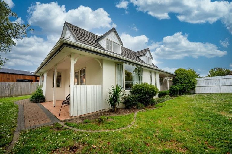 Photo of property in 11 Sunny Crescent, Huapai, Kumeu, 0810