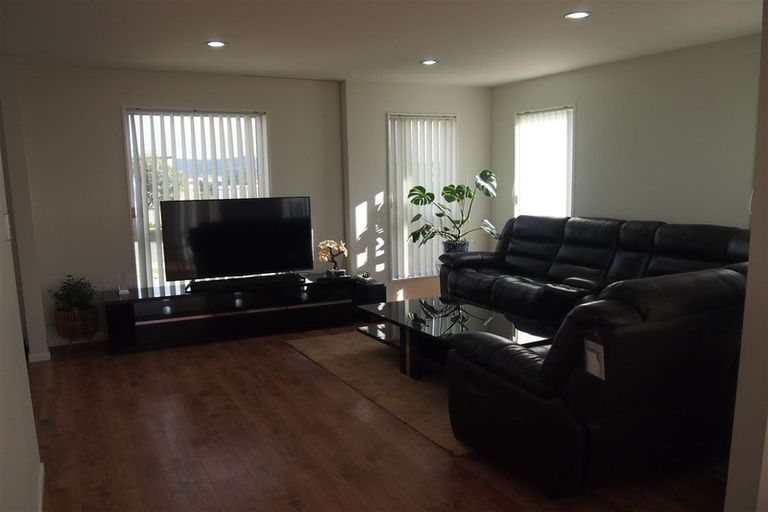 Photo of property in 47 Tiriwa Drive, Massey, Auckland, 0614