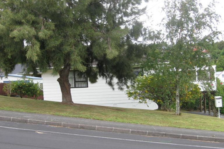Photo of property in 18 Trias Road, Totara Vale, Auckland, 0629