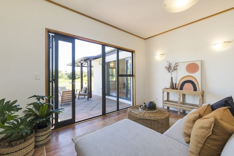 Photo of property in 32 Schnell Drive, Kelvin Grove, Palmerston North, 4414