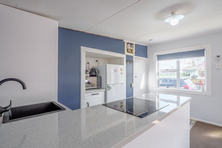 Photo of property in 1 Park Street, Winton, 9720