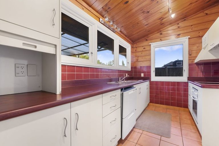 Photo of property in 20 Willow Avenue, Hannahs Bay, Rotorua, 3010