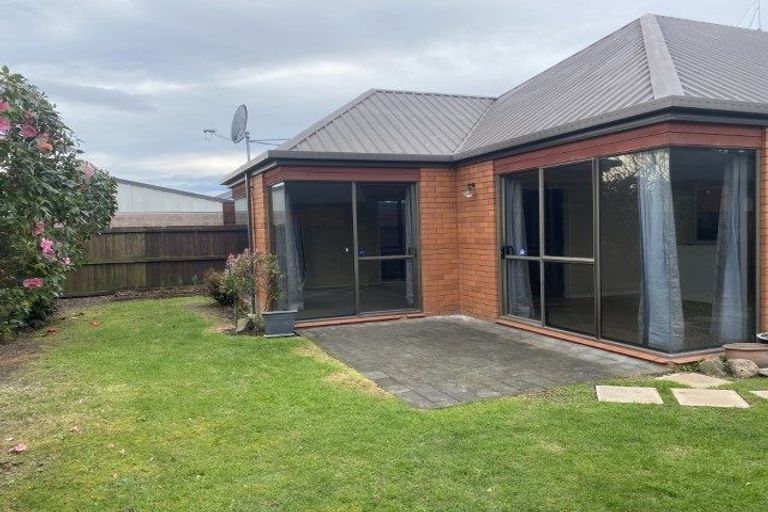 Photo of property in 2/32 Briarmont Street, Avondale, Christchurch, 8061