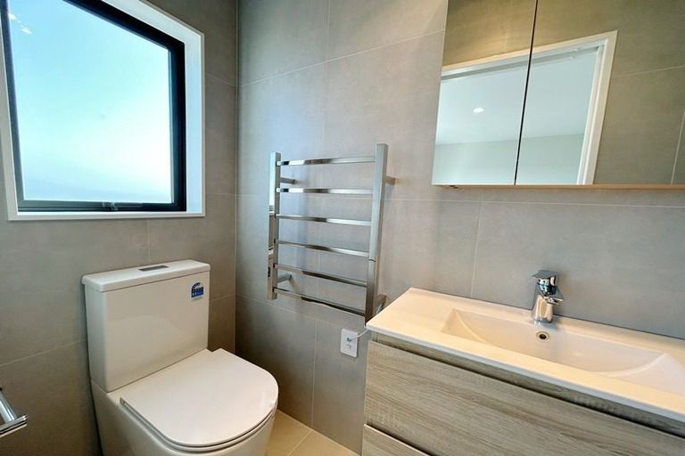 Photo of property in 2/1 Egremont Street, Belmont, Auckland, 0622