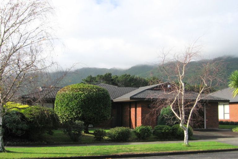 Photo of property in 7 Runanga Grove, Waikanae, 5036