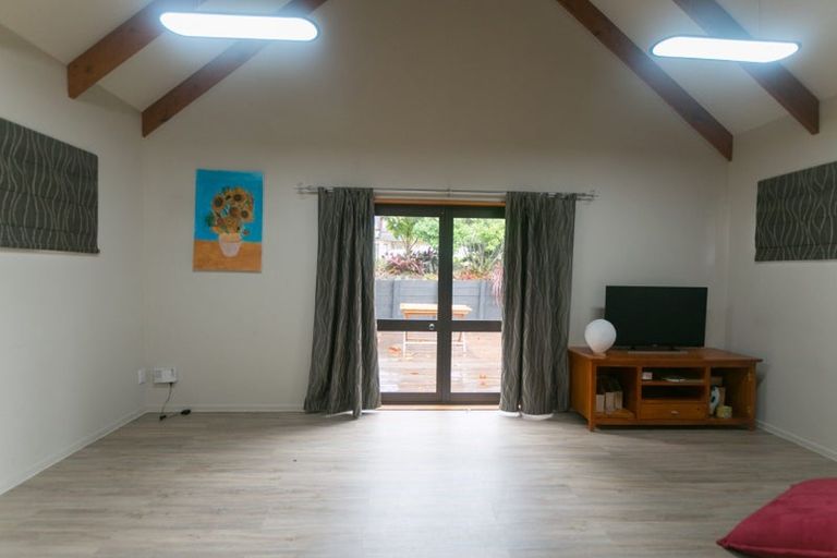 Photo of property in 8 Elmira Place, Browns Bay, Auckland, 0630