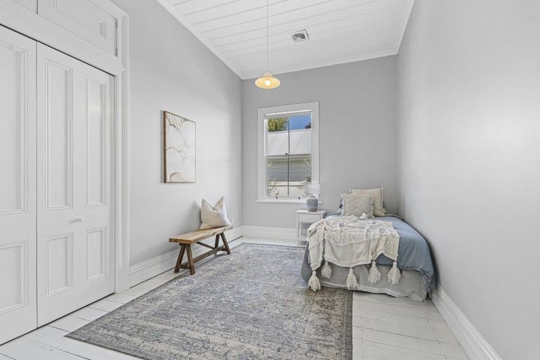 Photo of property in 16 Bracken Street, New Plymouth, 4310