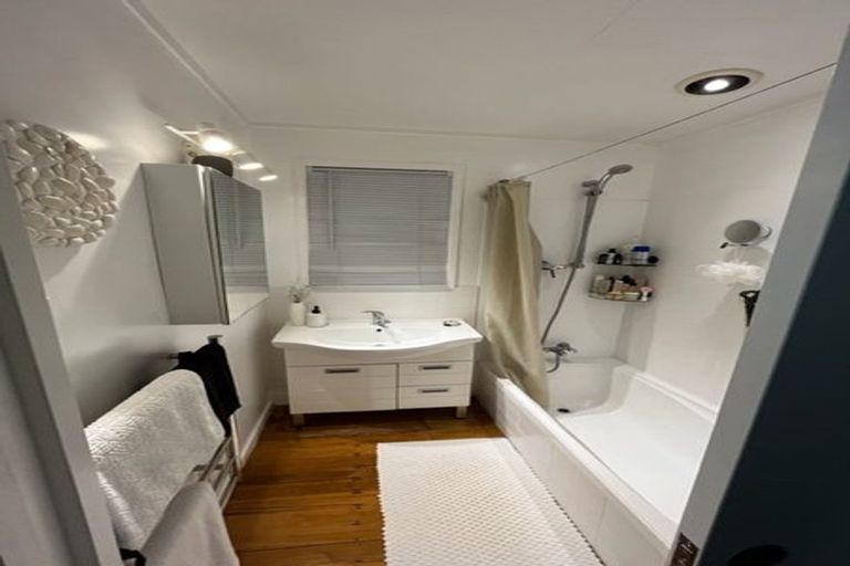 Photo of property in 1/42 Kia Ora Road, Beach Haven, Auckland, 0626