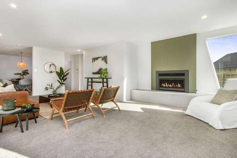 Photo of property in 37 Lothian Brae, Wattle Downs, Auckland, 2103