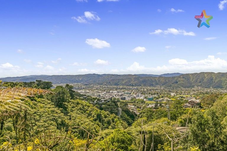 Photo of property in 89 Miromiro Road, Normandale, Lower Hutt, 5010