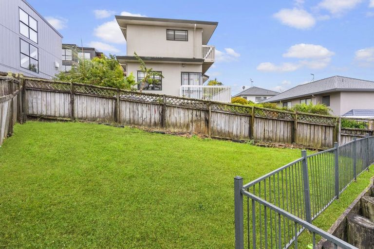 Photo of property in 2/14 Mossop Rise, Glenfield, Auckland, 0629