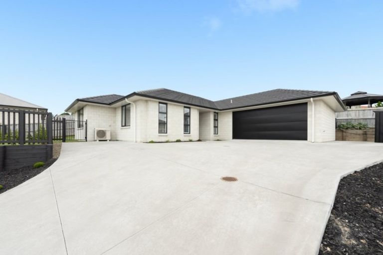 Photo of property in 35 Ballintoy Park Drive, Welcome Bay, Tauranga, 3175