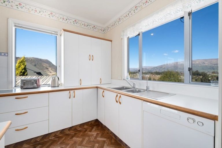 Photo of property in 11 Hillview Place, Wanaka, 9305