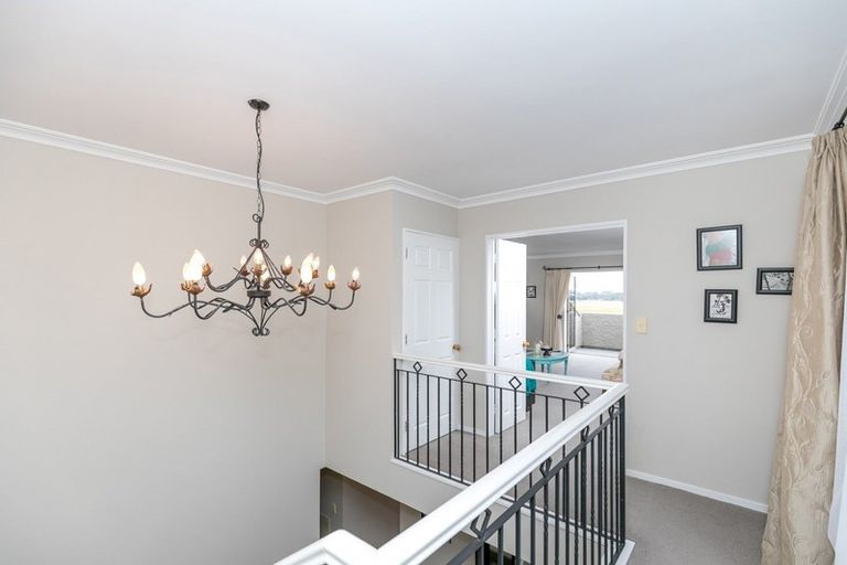 Photo of property in 17 Greenfield Drive, Western Heights, Hamilton, 3200