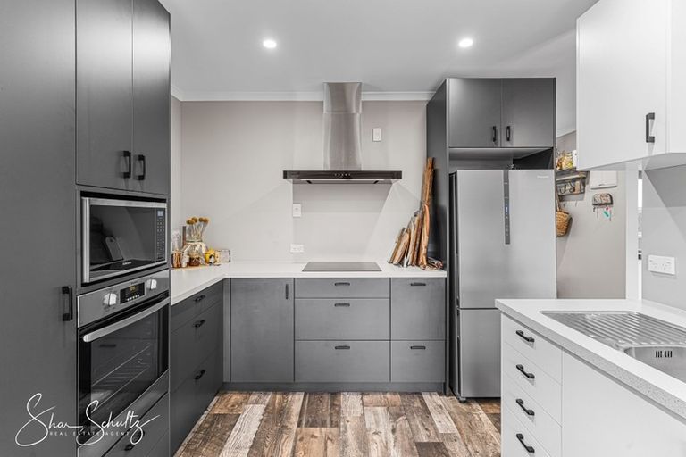 Photo of property in 17 Hook Road, Paparoa, 0571