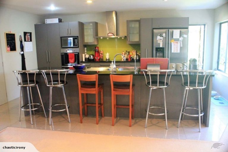 Photo of property in 17 Heathcote Place, Fitzherbert, Palmerston North, 4410