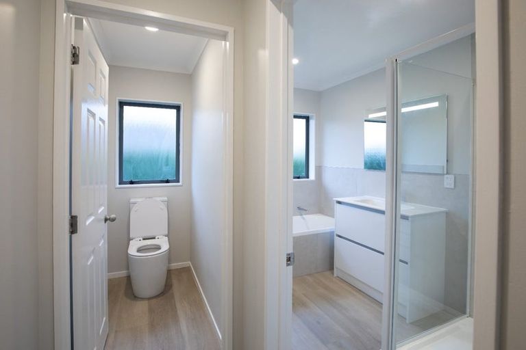 Photo of property in 12 Glastry Close, East Tamaki Heights, Auckland, 2016