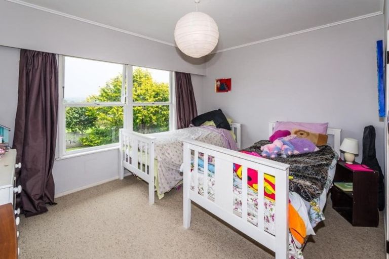 Photo of property in 2/14 Westwell Road, Belmont, Auckland, 0622