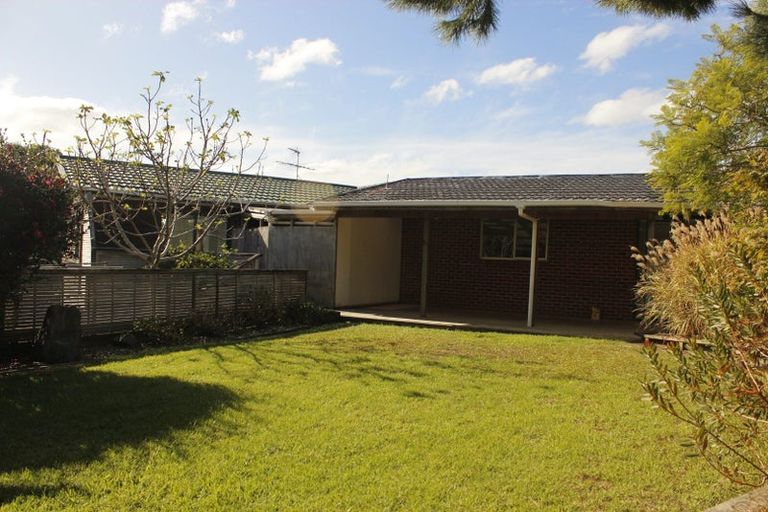 Photo of property in 14 Lilburn Crescent, Massey, Auckland, 0614