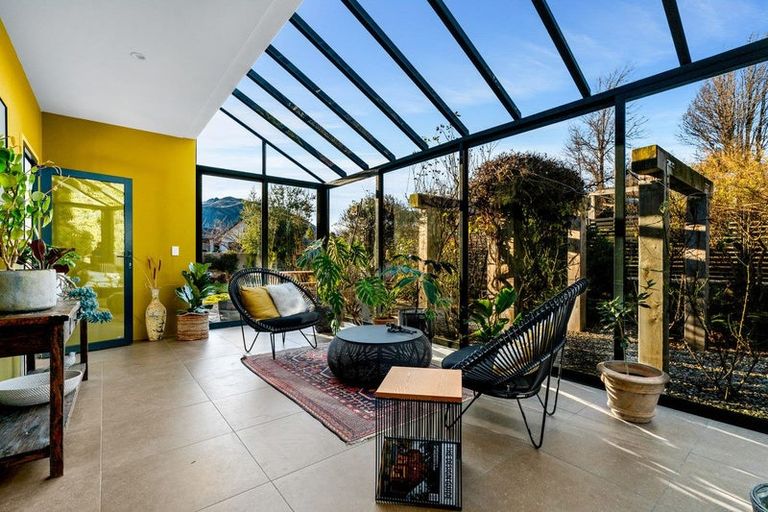 Photo of property in 8b Minaret Ridge, Wanaka, 9305