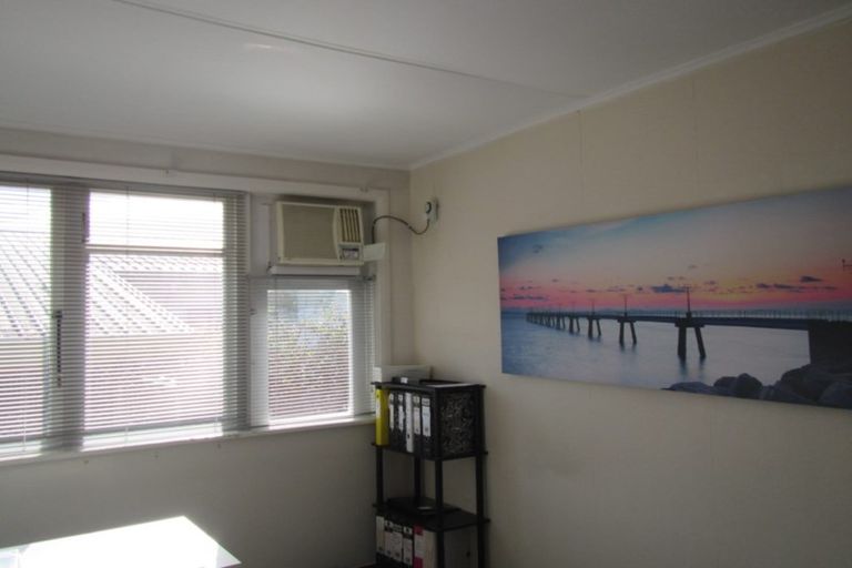 Photo of property in 2 Takahe Street, Frankton, Hamilton, 3204