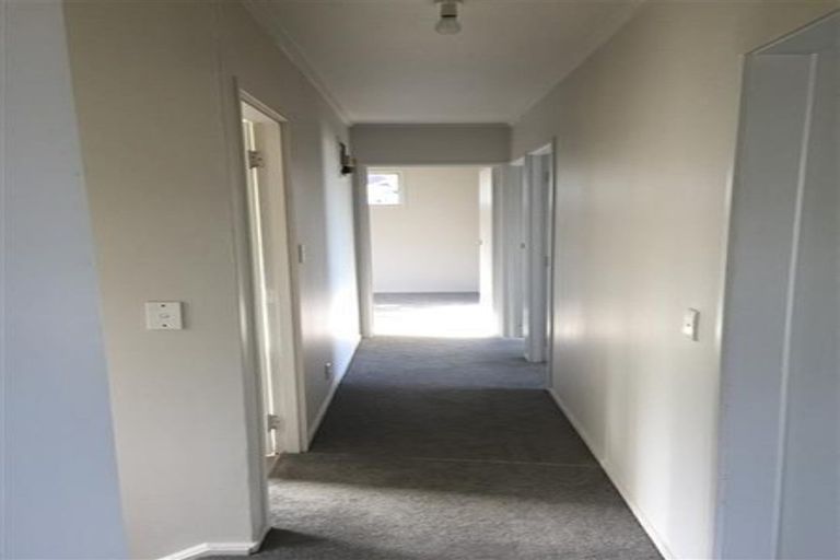 Photo of property in 21 Cheval Drive, Totara Vale, Auckland, 0629