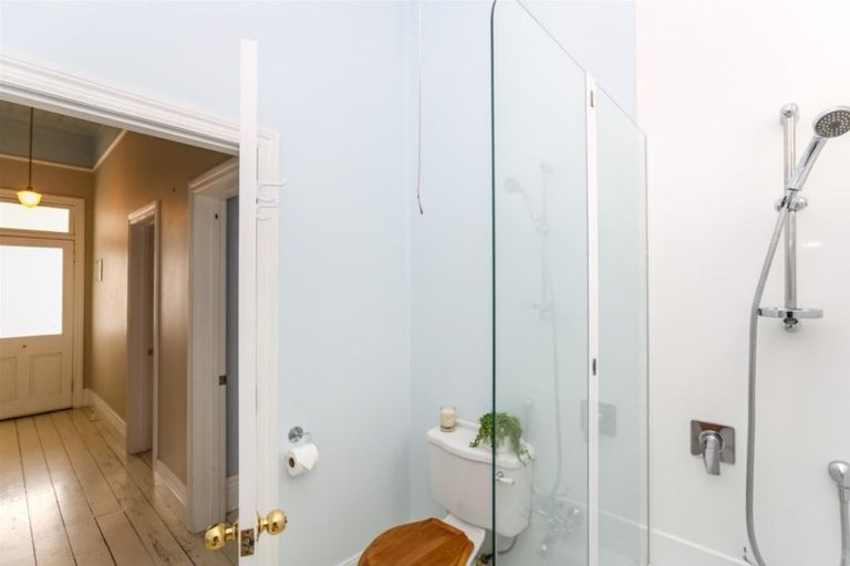 Photo of property in 32 Belt Road, Moturoa, New Plymouth, 4310