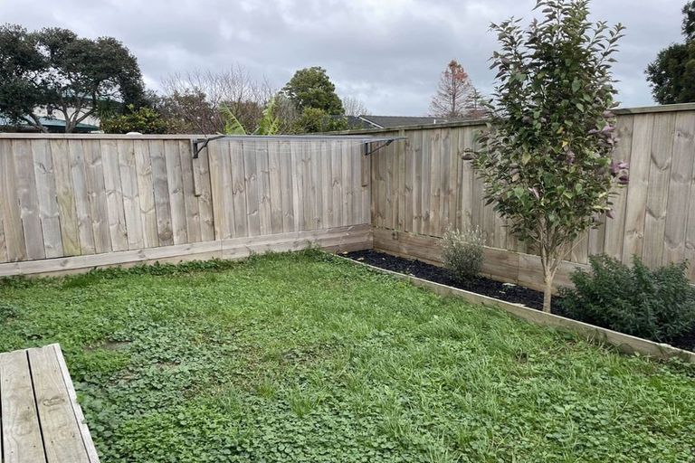 Photo of property in 3/51 Wharf Road, Te Atatu Peninsula, Auckland, 0610