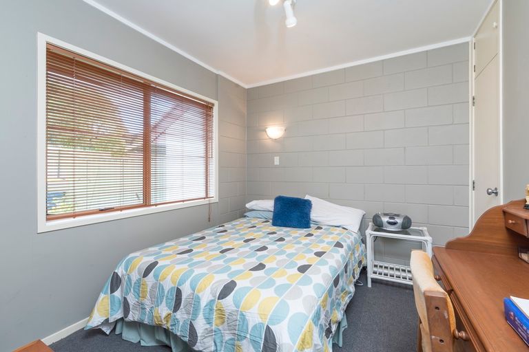 Photo of property in 1a Dolbear Street, Titirangi, Auckland, 0604