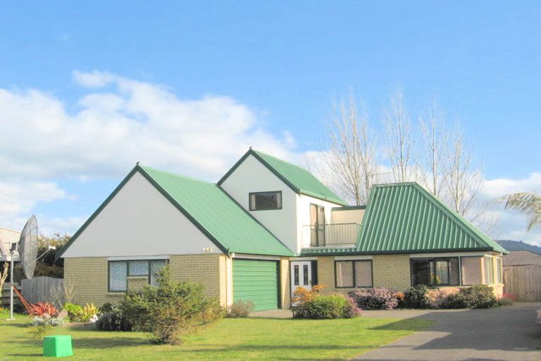 Photo of property in 16 Webb Place, Papamoa Beach, Papamoa, 3118